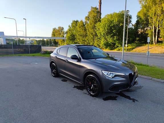 Alfa Romeo Stelvio 3 of 5