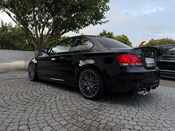 BMW 125i 2 of 5