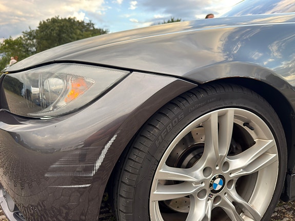 BMW 330i 12 of 17