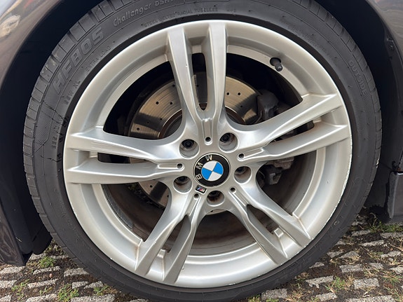 BMW 330i 9 of 17