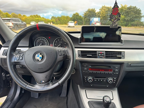BMW 330i 5 of 5
