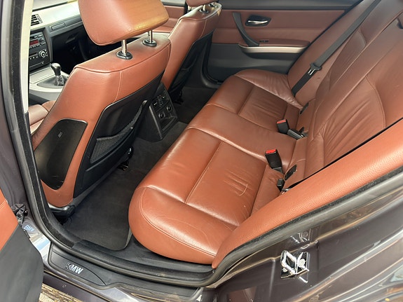 BMW 330i 7 of 17