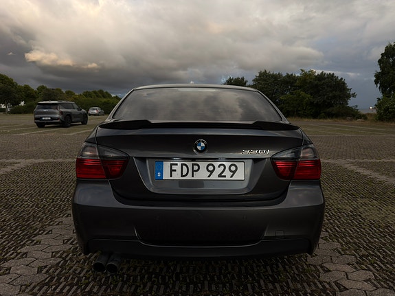 BMW 330i 17 of 17