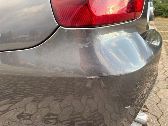 BMW 330i 13 of 17