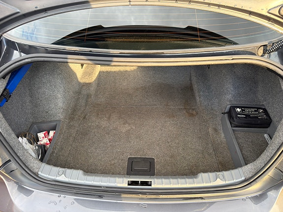 BMW 330i 15 of 17