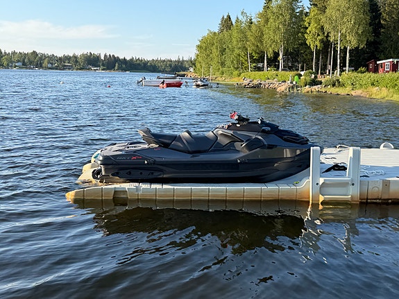 Sea-Doo RXT-X RS 300 Triple Black • Endast 35 h • Uttagen 2023 • BRP Audio 7 of 9