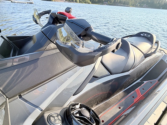 Sea-Doo RXT-X RS 300 Triple Black • Endast 35 h • Uttagen 2023 • BRP Audio 3 of 9
