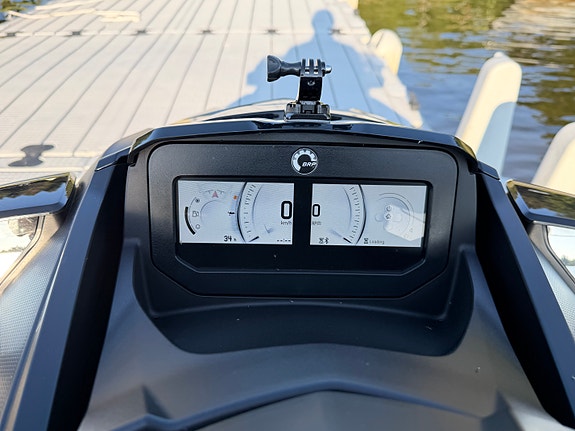 Sea-Doo RXT-X RS 300 Triple Black • Endast 35 h • Uttagen 2023 • BRP Audio 4 of 9