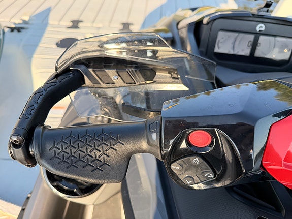 Sea-Doo RXT-X RS 300 Triple Black • Endast 35 h • Uttagen 2023 • BRP Audio 8 of 9