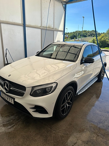 Mercedes-Benz GLC220 d 2 of 5