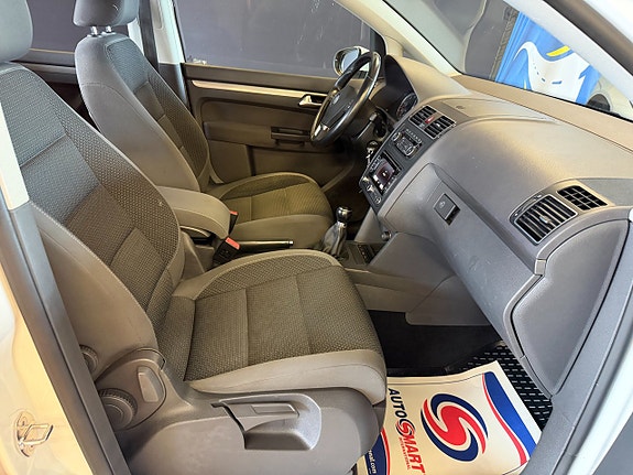 Volkswagen Touran 15 of 23