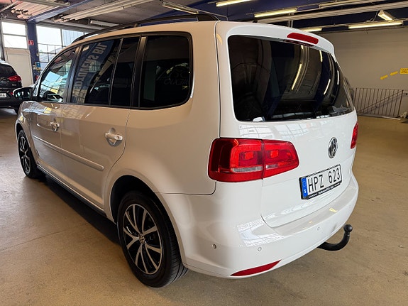 Volkswagen Touran 8 of 23