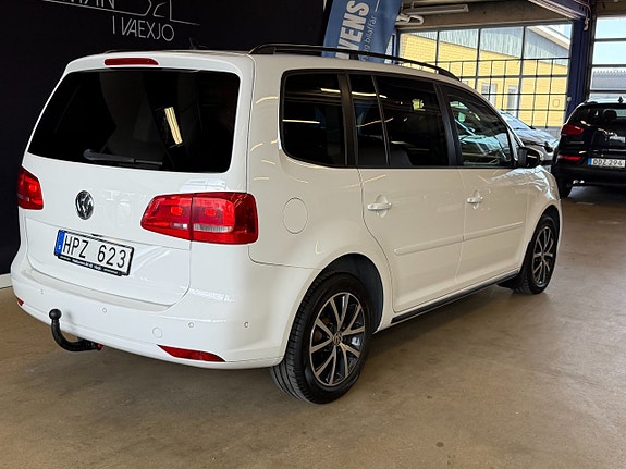 Volkswagen Touran 2 of 5