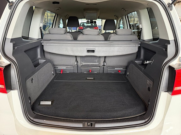 Volkswagen Touran 18 of 23
