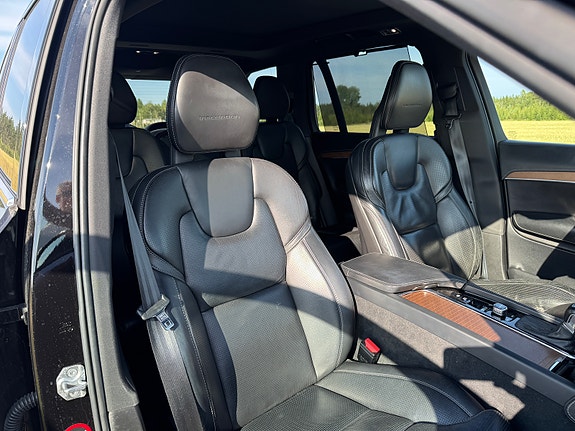 Volvo XC90 8 of 15