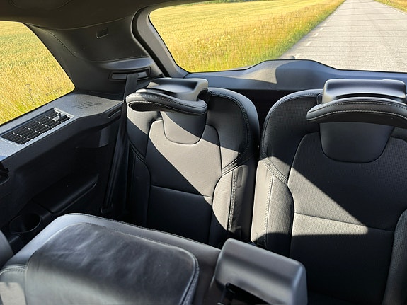 Volvo XC90 11 of 15