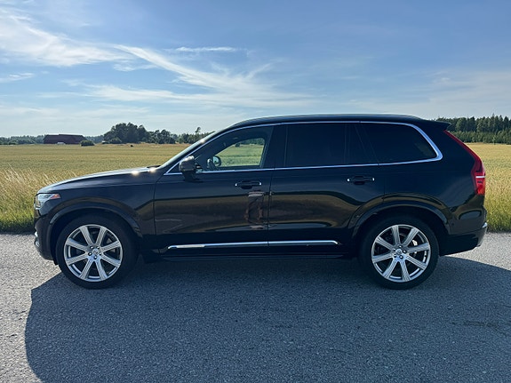 Volvo XC90 2 of 15