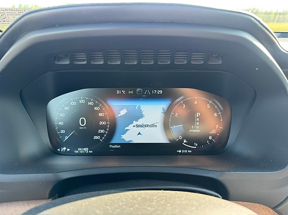 Volvo XC90 14 of 15