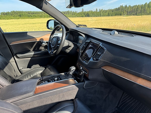 Volvo XC90 7 of 15