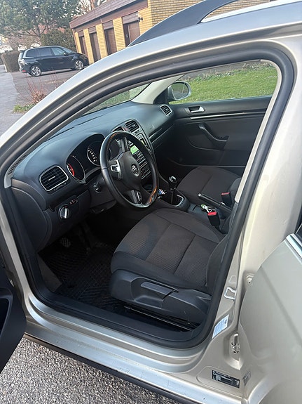 Volkswagen Golf VI 12 of 22