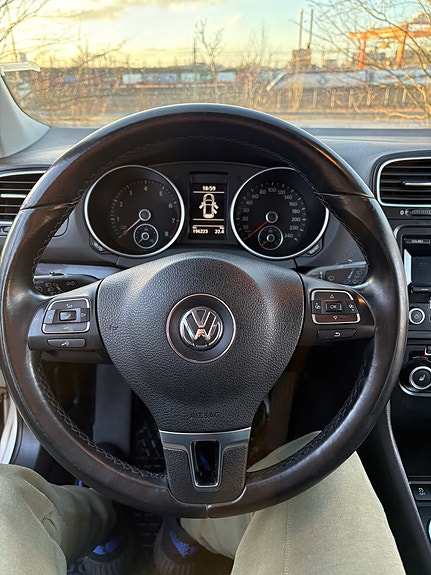 Volkswagen Golf VI 19 of 22