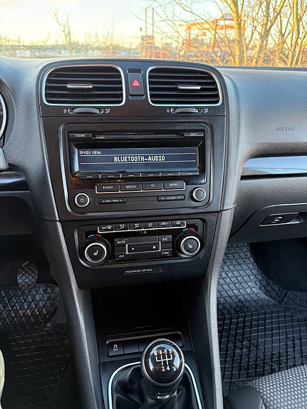 Volkswagen Golf VI 17 of 22