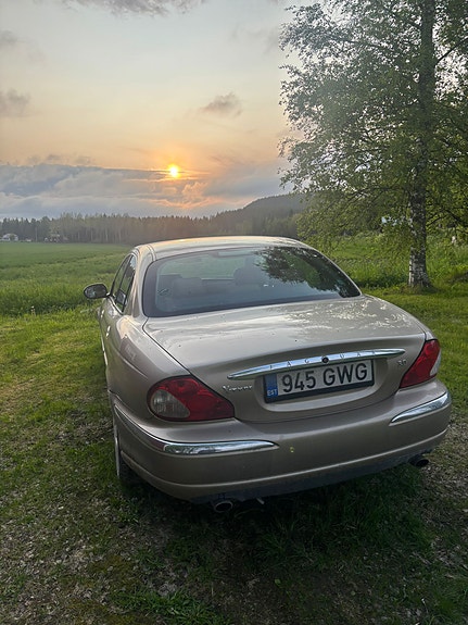 Jaguar X-TYPE 2 of 5