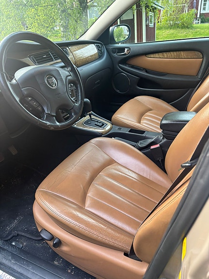 Jaguar X-TYPE 4 of 5