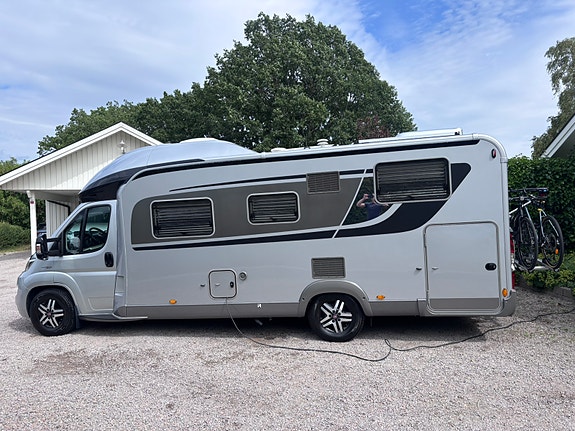 Bürstner Ixeo TL 728 G 2 of 5