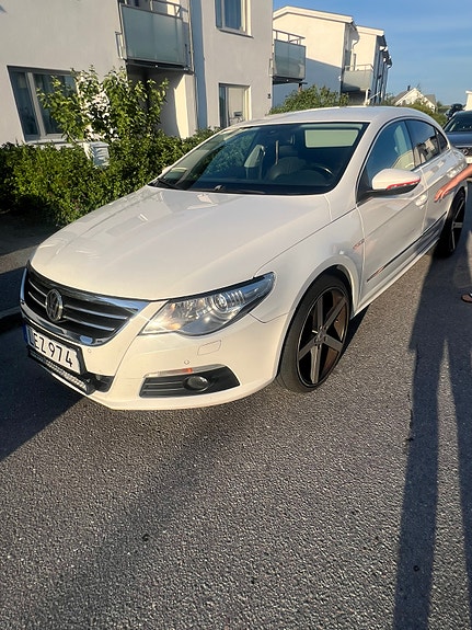 Volkswagen Passat CC 8 of 12