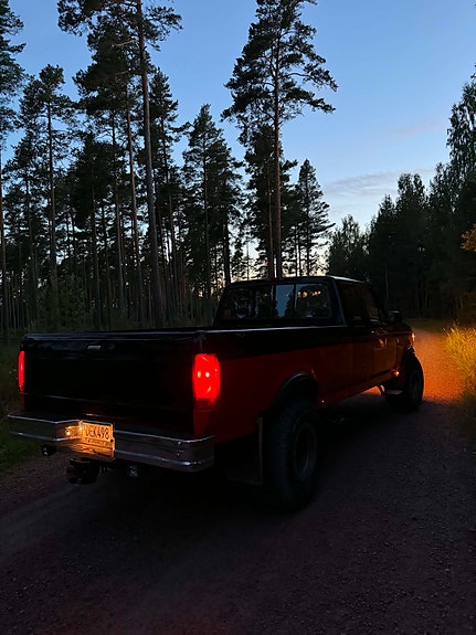 Ford F-250 4 of 5