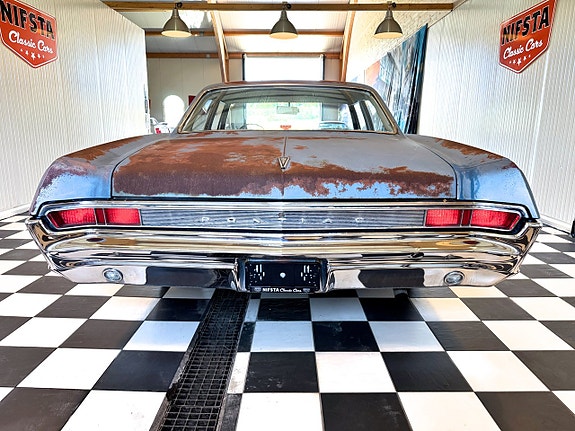 Pontiac Catalina 9 of 30