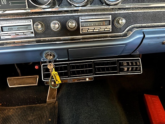Pontiac Catalina 22 of 30