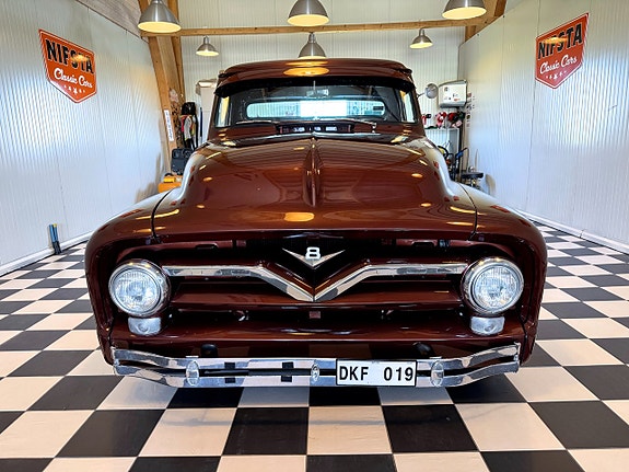 Ford F-100 4 of 5