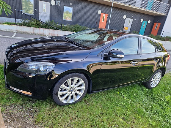 Volvo V40 4 of 5