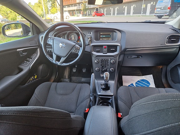 Volvo V40 8 of 11