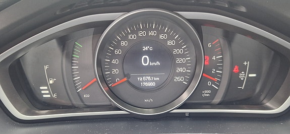 Volvo V40 9 of 11
