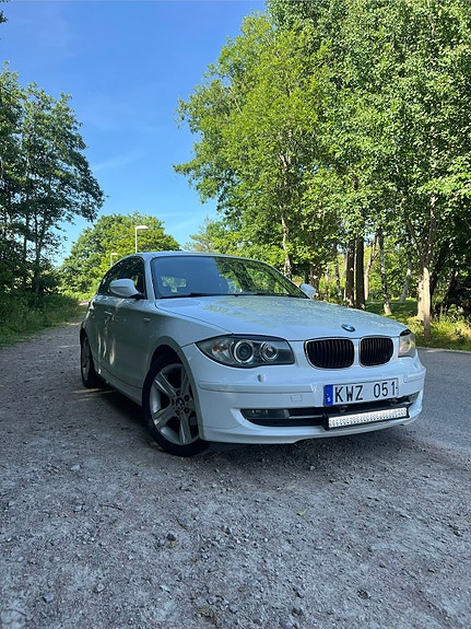 BMW 118d 2 of 5