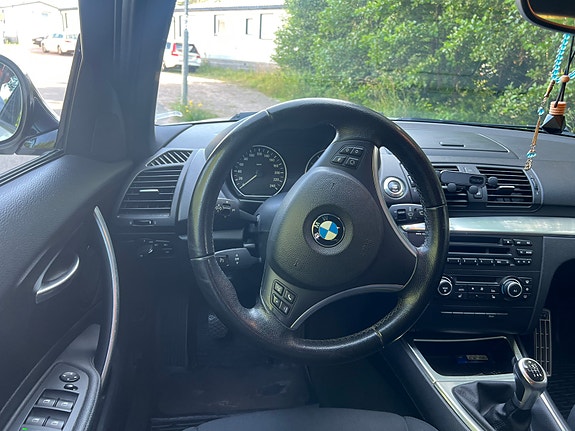 BMW 118d 6 of 8