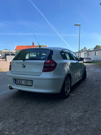BMW 118d 4 of 5