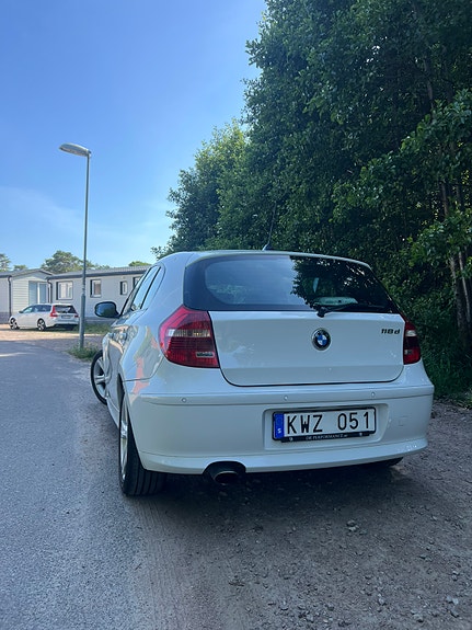 BMW 118d 3 of 5
