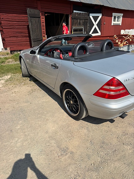 Mercedes-Benz SLK200 2 of 5