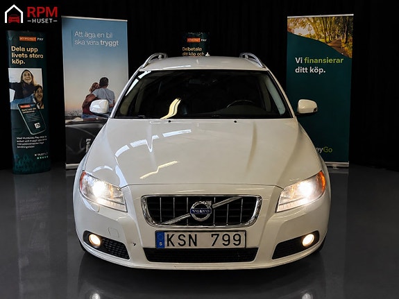 Volvo V70 2 of 5