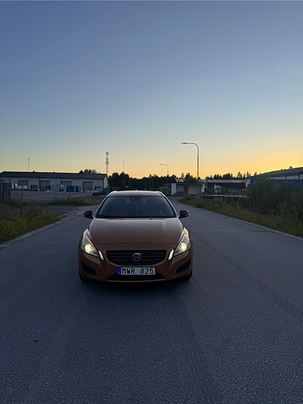 Volvo V60 3 of 5