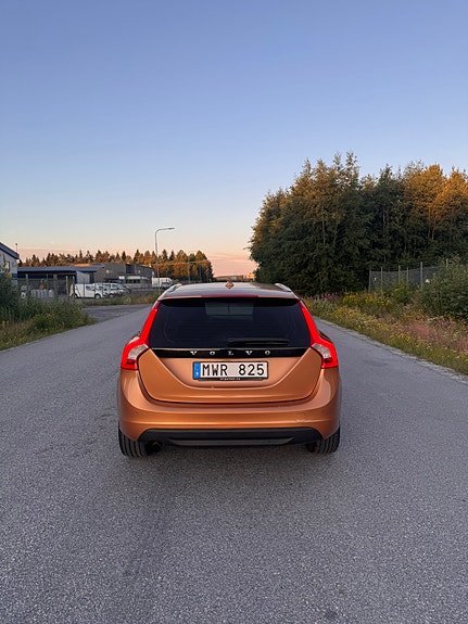Volvo V60 4 of 5