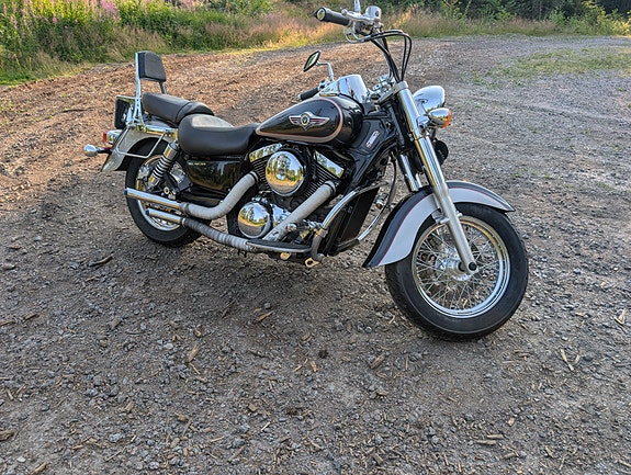 Kawasaki Vulcan 1500 fi Classic 2 of 5
