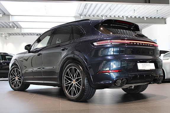 Porsche Cayenne 2 of 5