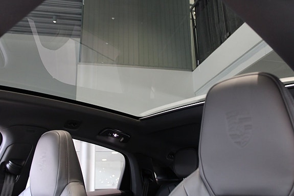 Porsche Cayenne 14 of 21