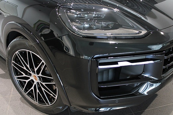 Porsche Cayenne 8 of 21