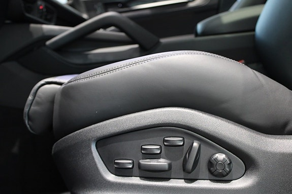 Porsche Cayenne 13 of 21